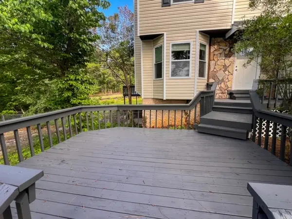 70 Oregon Ln, Spring Lake, NC 28390-8984