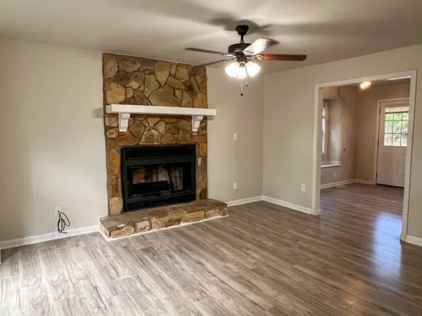 70 Oregon Ln, Spring Lake, NC 28390-8984