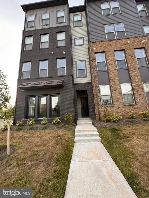 45908 Swallow Ter, Sterling, VA 20165-5889