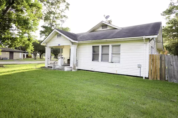 103 Birch St, Wallis, TX 77485-9167