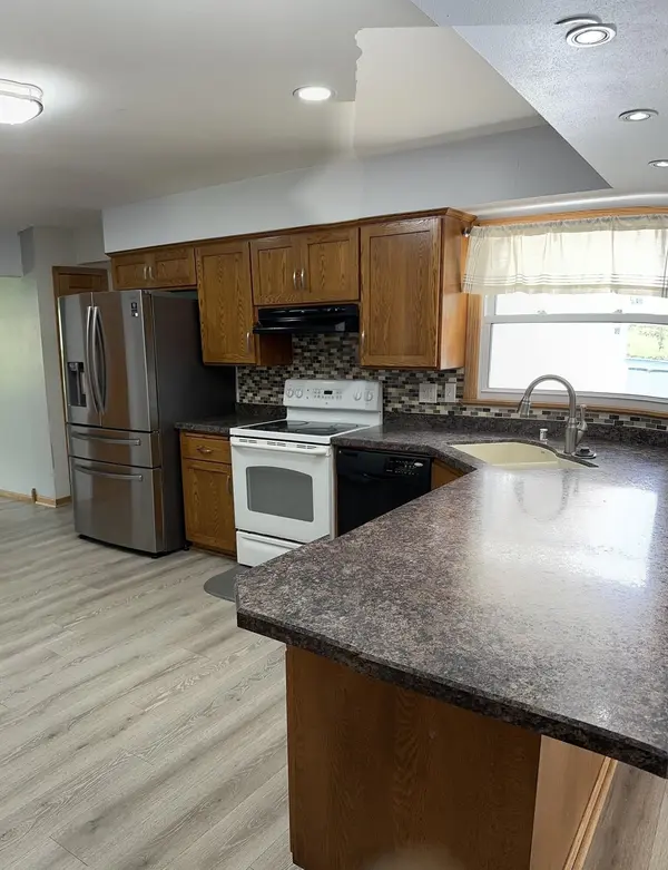 15837 W Robin Rd, New Berlin, WI 53151-1559