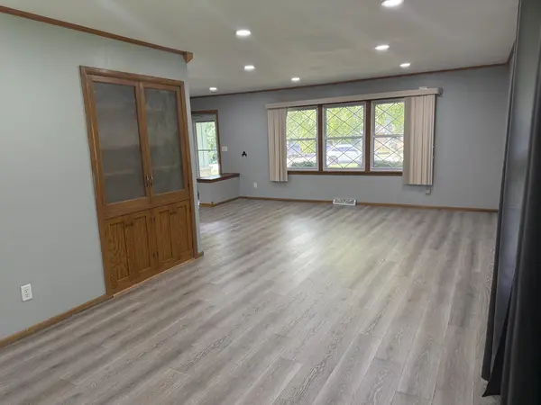 15837 W Robin Rd, New Berlin, WI 53151-1559