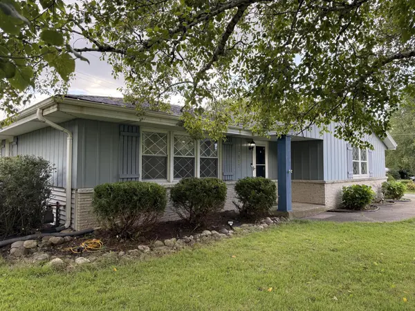 15837 W Robin Rd, New Berlin, WI 53151-1559