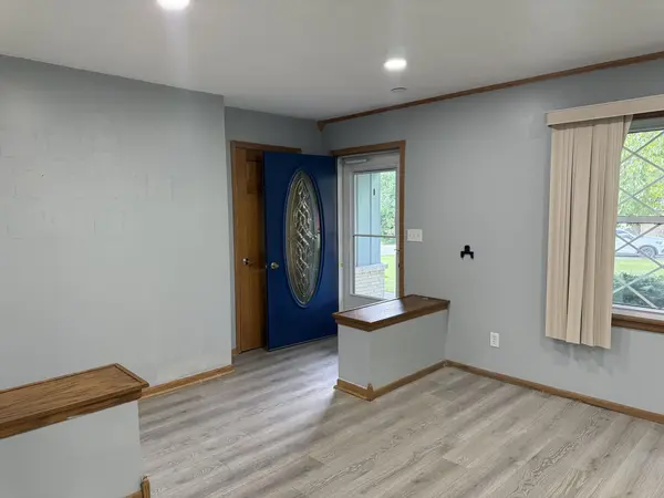 15837 W Robin Rd, New Berlin, WI 53151-1559