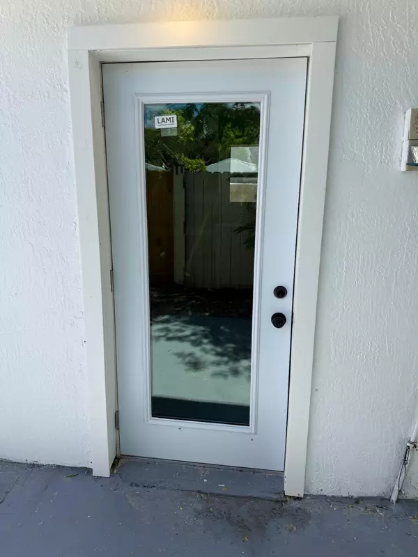 Miami, FL 33127-2611,81 NW 44th St #2