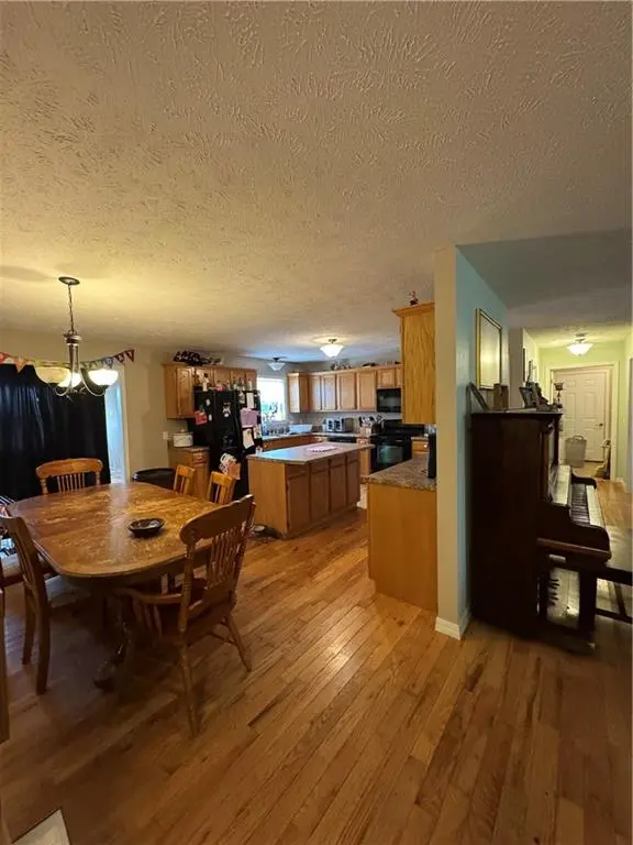 1306 Sunset Rd, Berryville, AR 72616-8823