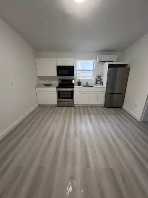 Miami, FL 33127-2611,81 NW 44th St #2