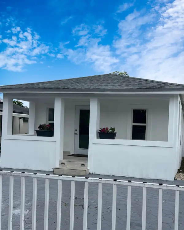 81 NW 44th St #2, Miami, FL 33127-2611