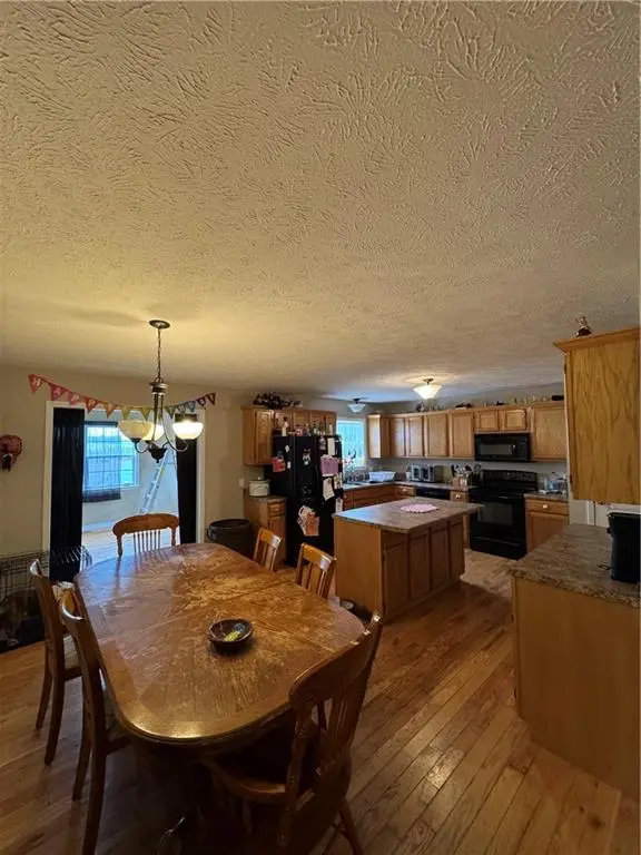 1306 Sunset Rd, Berryville, AR 72616-8823