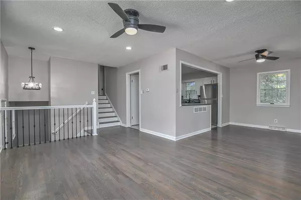 5711 E 98th TER, Kansas City, MO 64137