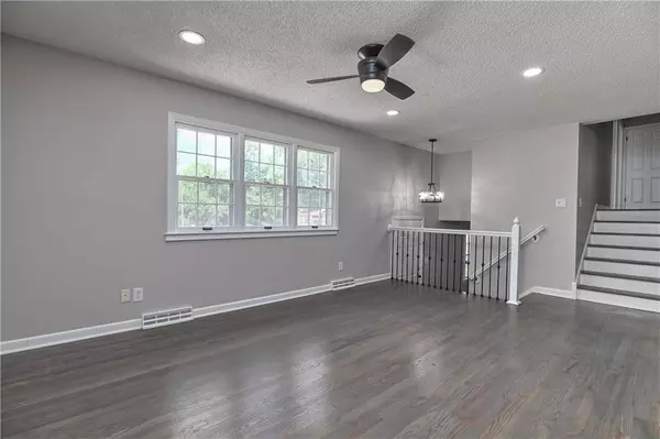 5711 E 98th TER, Kansas City, MO 64137