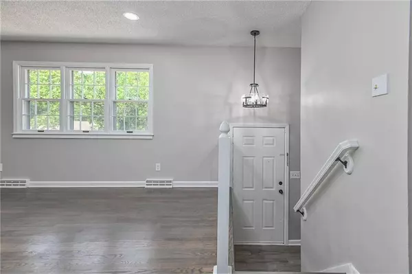 5711 E 98th TER, Kansas City, MO 64137