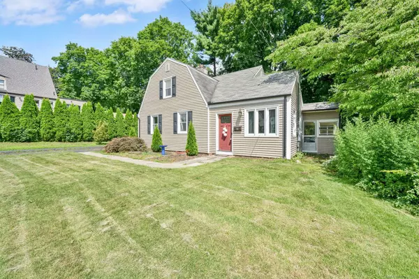 16 Oakdale Street, Wethersfield, CT 06109