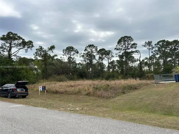 1054 Barcelona St E, Lehigh Acres, FL 33974