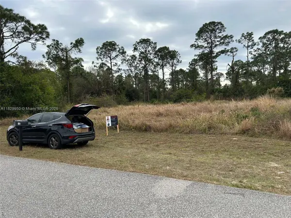 1054 Barcelona St E, Lehigh Acres, FL 33974