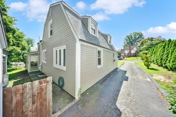 16 Oakdale Street, Wethersfield, CT 06109