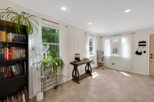 16 Oakdale Street, Wethersfield, CT 06109