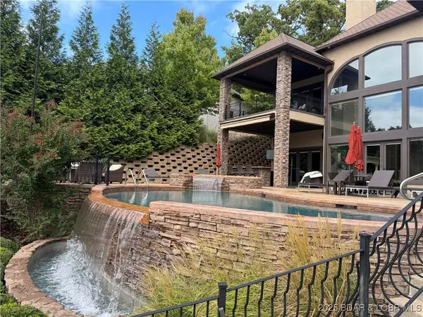 1180 Brookhaven LN, Sunrise Beach, MO 65079