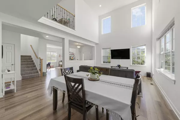 110 Easton DR, Gilberts, IL 60136