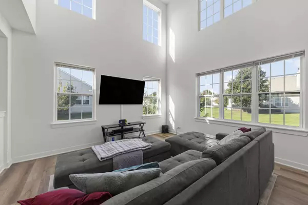 110 Easton DR, Gilberts, IL 60136