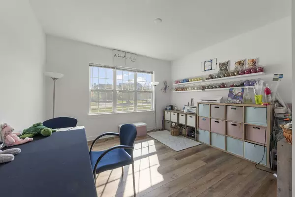 110 Easton DR, Gilberts, IL 60136