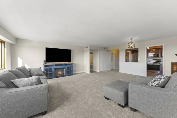 141 N La Grange RD #803, La Grange, IL 60525