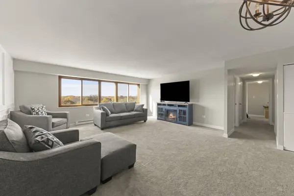 141 N La Grange RD #803, La Grange, IL 60525