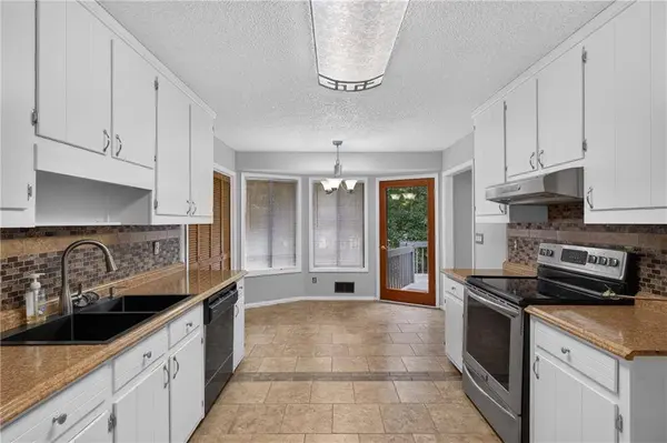 15 Hinton CT, Dacula, GA 30019