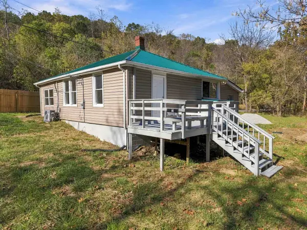 1977 North Fork RD, Christiansburg, VA 24073