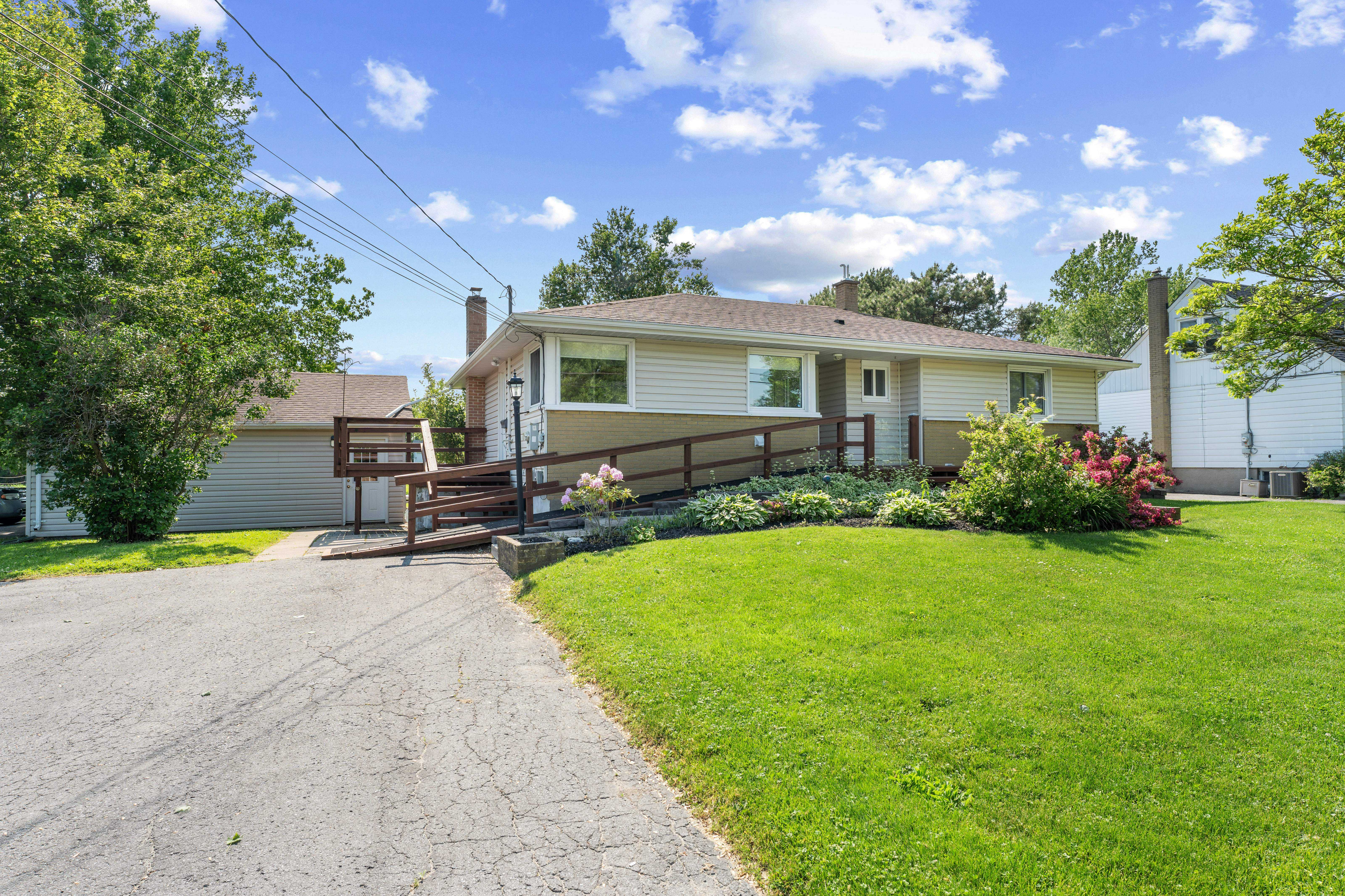 450 Coronation Blvd, Loyalist, ON K7M 5R1