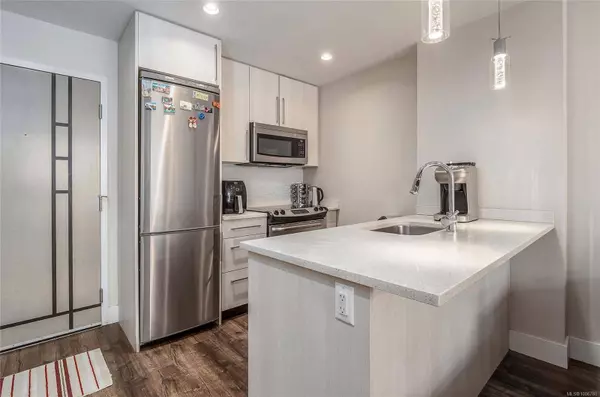 1090 Johnson St #408, Victoria, BC V8V 3P6