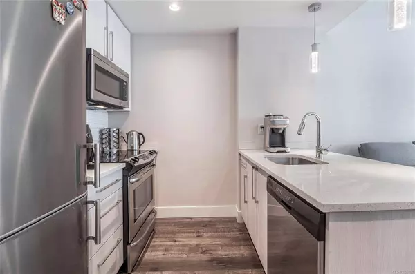 1090 Johnson St #408, Victoria, BC V8V 3P6