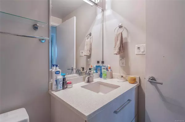 1090 Johnson St #408, Victoria, BC V8V 3P6