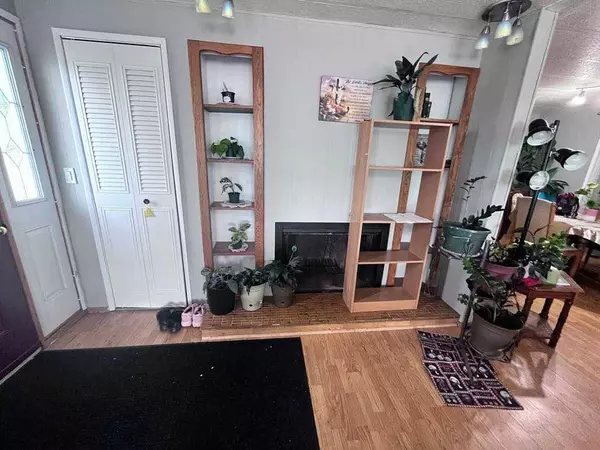 608 9 AVE West, Hanna, AB T0J1P0