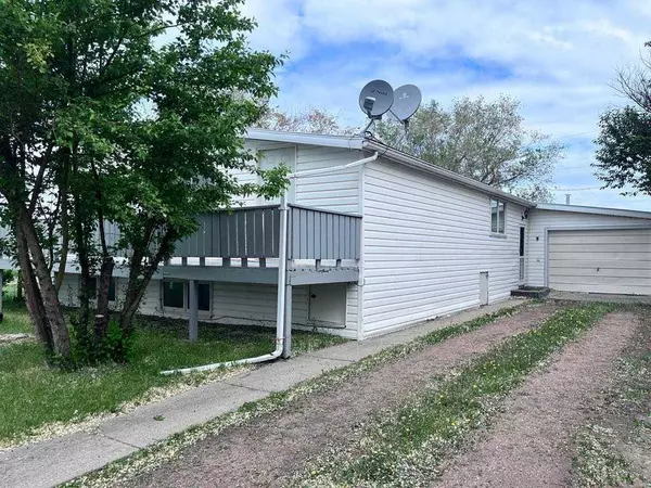 608 9 AVE West, Hanna, AB T0J1P0
