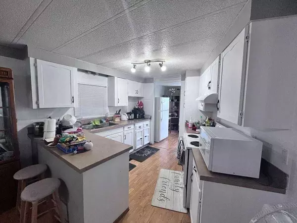 608 9 AVE West, Hanna, AB T0J1P0