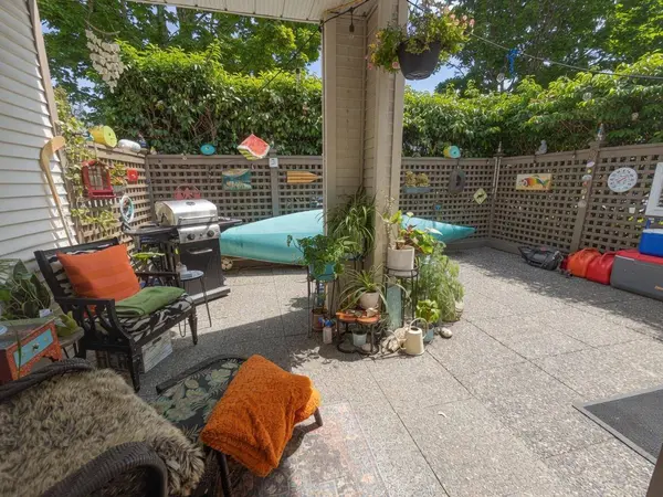 15991 Thrift AVE #104, White Rock, BC V4B 2M9