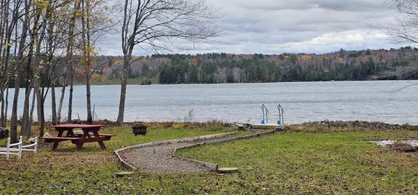 10 Lake Vista DR, Oakland, ME 04963