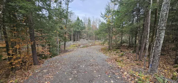 10 Lake Vista DR, Oakland, ME 04963