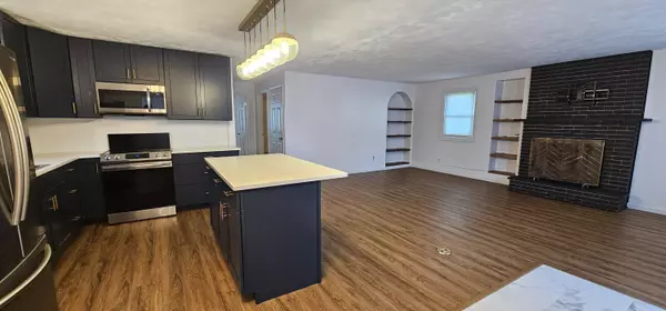 18 Western AVE, Waterville, ME 04901