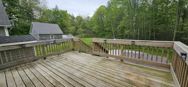 130 Middle RD, Oakland, ME 04963