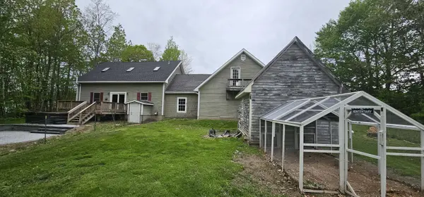 130 Middle RD, Oakland, ME 04963