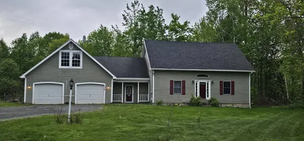 130 Middle RD, Oakland, ME 04963