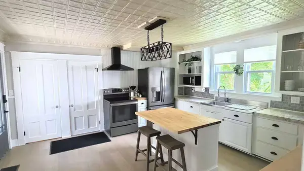 34 Western AVE, Waterville, ME 04901