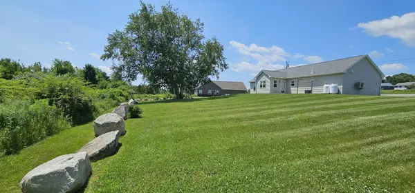 8 Meadow DR, Waterville, ME 04901