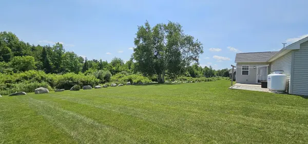 8 Meadow DR, Waterville, ME 04901