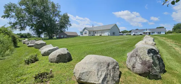 8 Meadow DR, Waterville, ME 04901