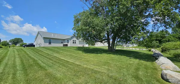 8 Meadow DR, Waterville, ME 04901