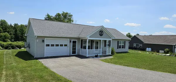 8 Meadow DR, Waterville, ME 04901
