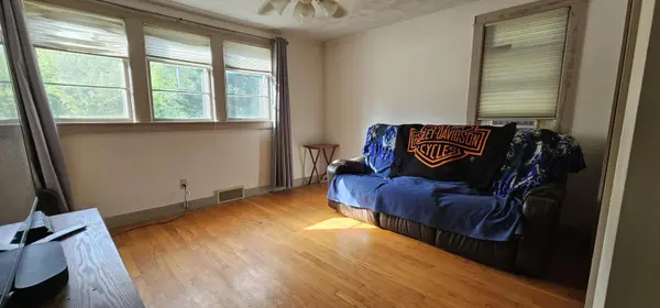 40 Shores RD, Waterville, ME 04901